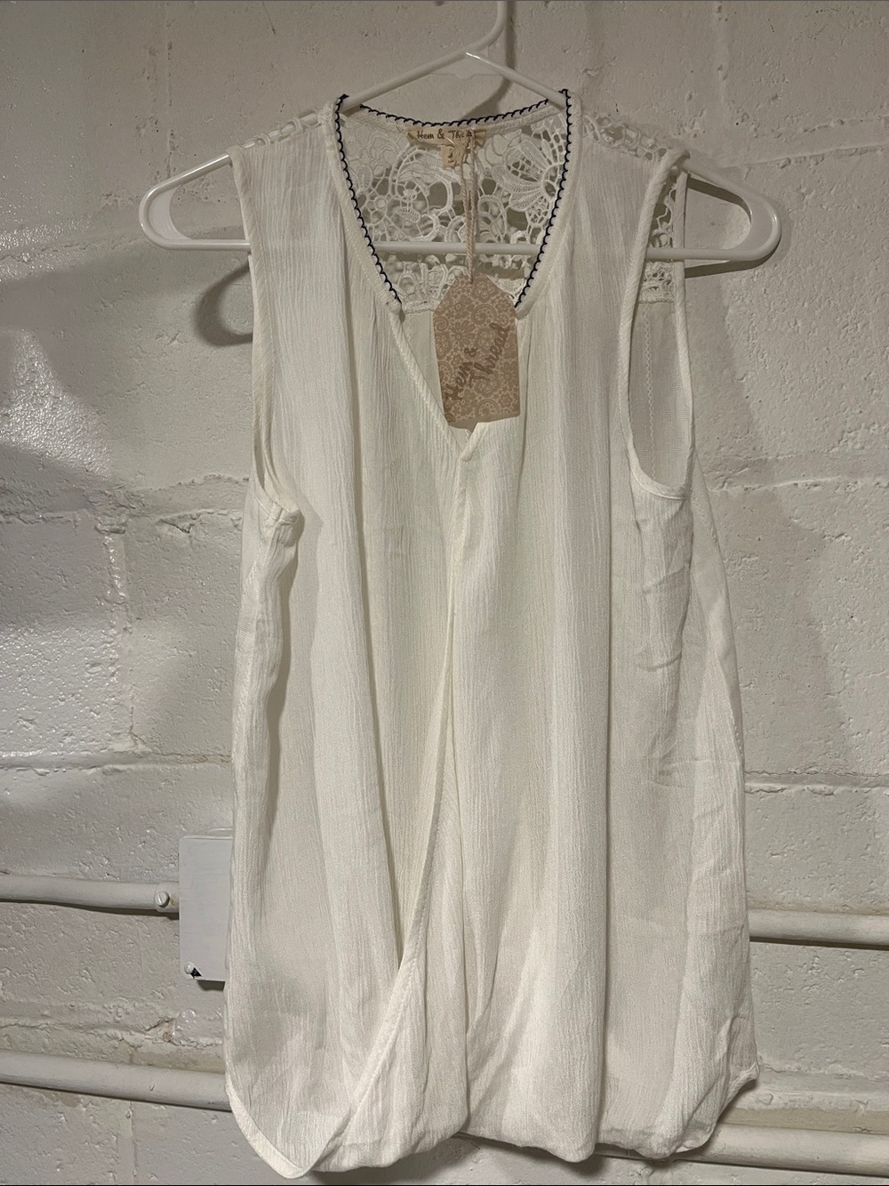 NWT Hem and Thread sleeveless White 
Blouse size Small Lace Rayon